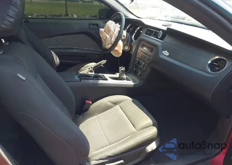 2010 Ford Mustang V6/V6 Premium z USA, uszkodzony, nr VIN 1ZVBP8AN7A5135555